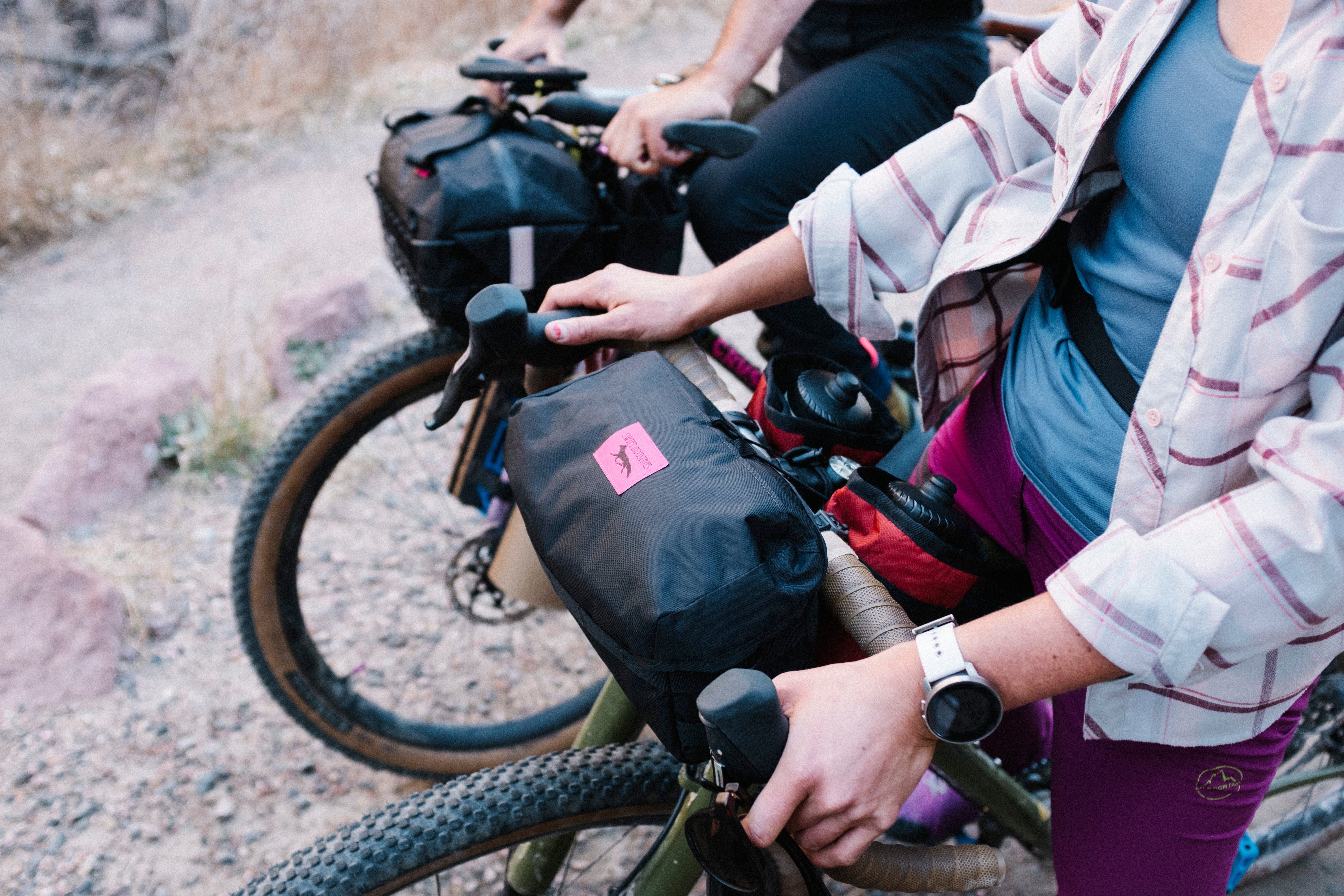 SWIFT INDUSTRIES Capstone Handlebar Bag黒 Capstone Handlebar Bag – Swift Industries